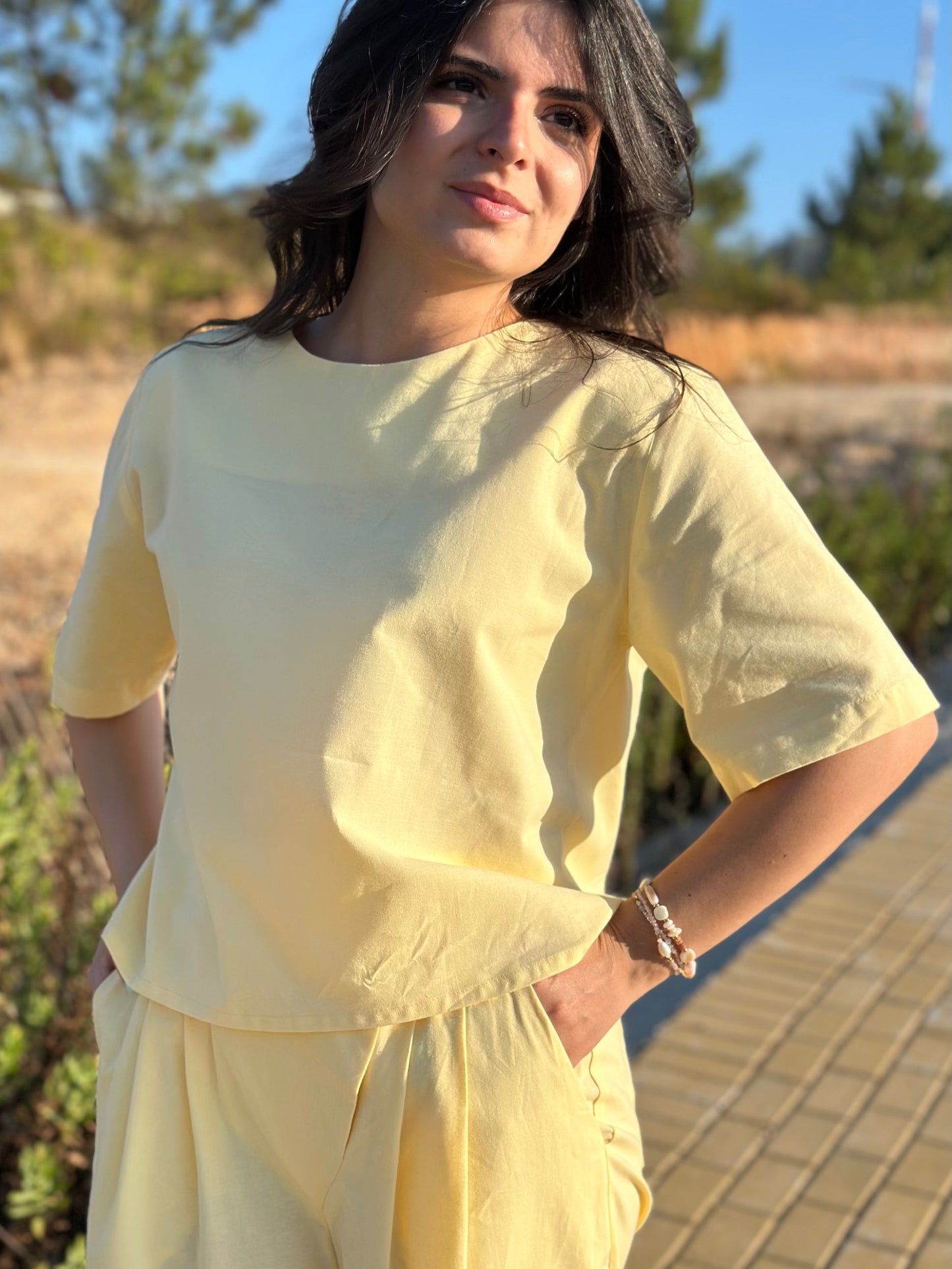 Blusa de Manga Curta LARAL | Cor Amarelo Manteiga