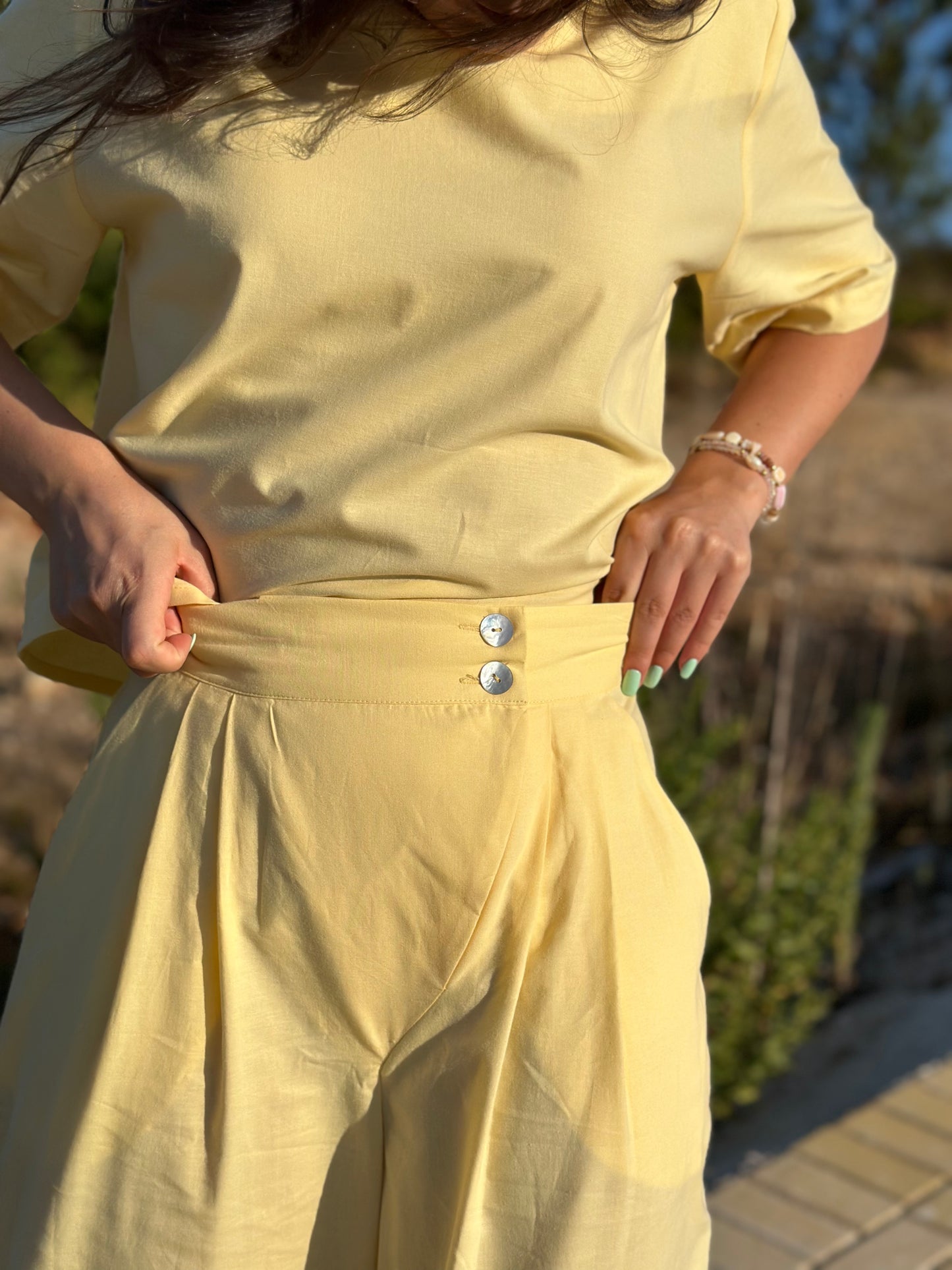 Blusa de Manga Curta LARAL | Cor Amarelo Manteiga