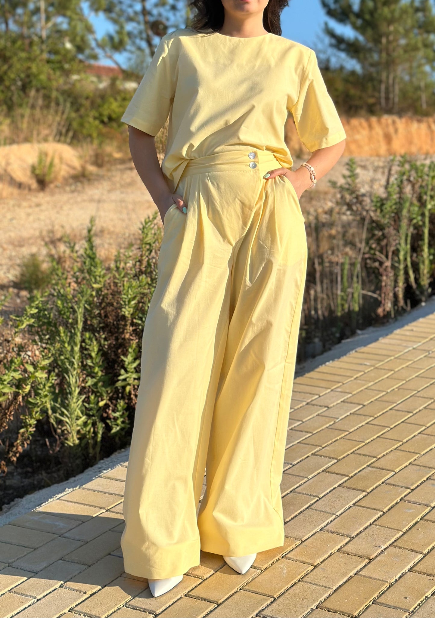 Blusa de Manga Curta LARAL | Cor Amarelo Manteiga